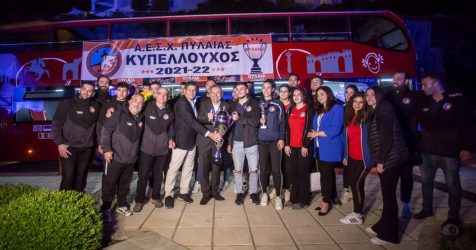 Δήμος Πυλαίας – Χορτιάτη: Πανηγυρισμοί στις γειτονιές για τις ιστορικές πρωτιές – Φωταγωγήθηκε το δημαρχείο