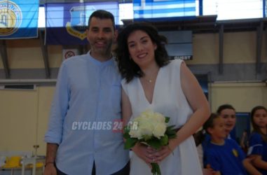 Νάξος: Προπονητής και αθλήτρια παντρεύτηκαν στο παρκέ…εκεί που γνωρίστηκαν (ΒΙΝΤΕΟ)
