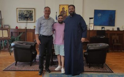 Το μήνυμα ενός νεαρού Ρομά που συγκίνησε τον Καλαφάτη