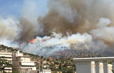 ΔΕΔΔΗΕ για φωτιά στη Γλυφάδα: Δεν υπάρχει ένδειξη ότι ξεκίνησε από υποσταθμό