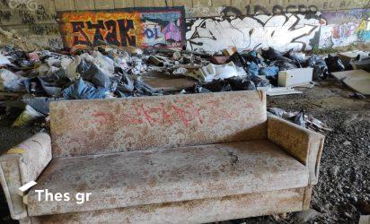Θεσσαλονίκη: Πετάνε μπάζα κάτω από γέφυρες του Περιφερειακού (ΦΩΤΟ)