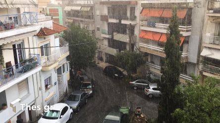 Ισχυρή καταιγίδα στην Θεσσαλονίκη – “Ανοιξαν” οι ουρανοί (BINTEO & ΦΩΤΟ)