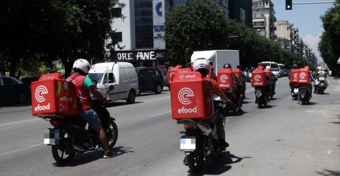Θεσσαλονίκη: Μοτοπορεία διαμαρτυρίας εργαζομένων της e-food στο κέντρο της πόλης (ΦΩΤΟ)