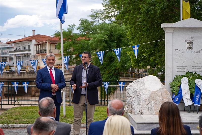 Απόστολος Τζιτζικώστας