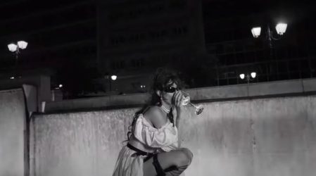 Βάζει “φωτιά” η Ελένη Φουρέιρα στο νέο ανατρεπτικό βίντεο κλιπ