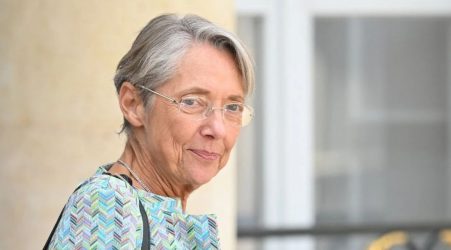 Γαλλία: Παραιτήθηκε η πρωθυπουργός – Δεν έγινε αποδεκτή από τον Μακρόν