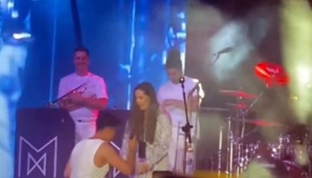 Συγκρότημα “Μέλισσες”: O ντράμερ έκανε πρόταση γάμου στην καλή του κατά τη διάρκεια συναυλίας (ΒΙΝΤΕΟ)