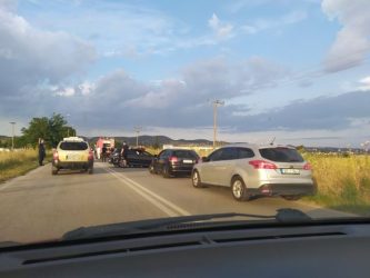 Θεσσαλονίκη: Τροχαίο με τρεις τραυματίες στο Κολχικό (ΦΩΤΟ)