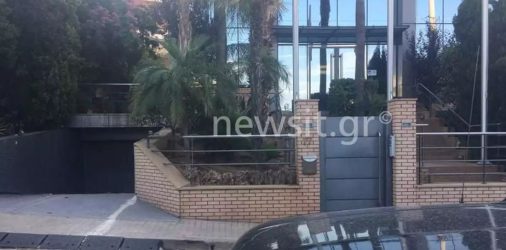 Βούλα: Εδεσαν και απείλησαν γνωστό μουσικοσυνθέτη οι δράστες της ληστείας στη δισκογραφική