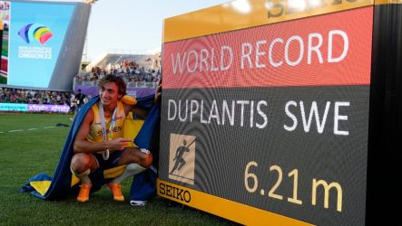 Ο Αρμάντ Ντουπλάντις με ασύλληπτο άλμα διέλυσε το παγκόσμιο ρεκόρ στο επί κοντώ (ΒΙΝΤΕΟ)