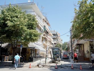 Θεσσαλονίκη: Εργασίες ασφαλτόστρωσης πέριξ της πλατείας Μουσχουντή και στην οδό Ηφαιστίωνος