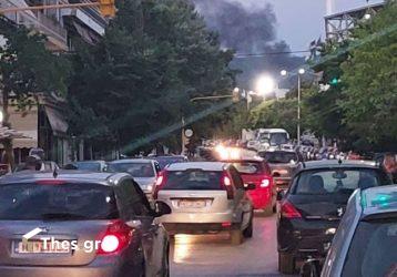 Θεσσαλονίκη: Στις φλόγες εν κινήσει αυτοκίνητο στον Περιφερειακό στο ύψος της Τούμπας