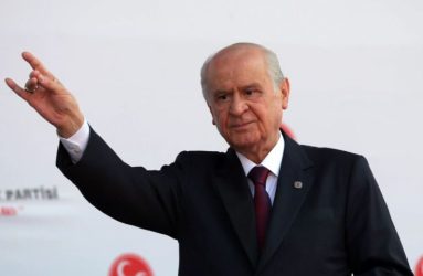 Τουρκία: Απειλούν την Ελλάδα οι Γκρίζοι Λύκοι – «Εχουμε τη δύναμη να θυμίσουμε πόσο βαθιά είναι τα νερά του Αιγαίου»