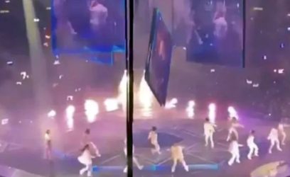 Τραγωδία στο Χονγκ Κονγκ: Γιγαντοοθόνη έπεσε πάνω σε χορευτές σε συναυλία (ΣΚΛΗΡΕΣ ΕΙΚΟΝΕΣ)