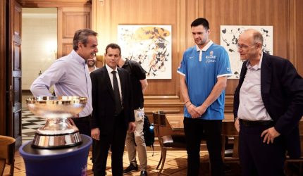 Με εκπροσώπους της Εθνικής ομάδας μπάσκετ συναντήθηκε ο Μητσοτάκης (ΦΩΤΟ)