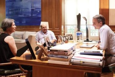 Ο Κυριάκος Μητσοτάκης συναντήθηκε με τους γονείς του Ζακ Κωστόπουλου