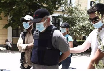 Συνεχίζεται η απολογία του ψευτογιατρού – «Τους παρακαλώ πολύ να με συγχωρήσουν»