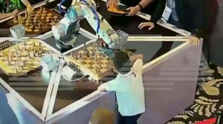 Ρωσία: Ρομπότ έσπασε το δάχτυλο αγοριού σε τουρνουά σκακιού