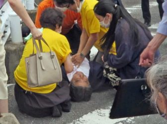 Σίνζο Άμπε: Ο δολοφόνος συναρμολόγησε το όπλο από εξαρτήματα που αγόρασε στο διαδίκτυο