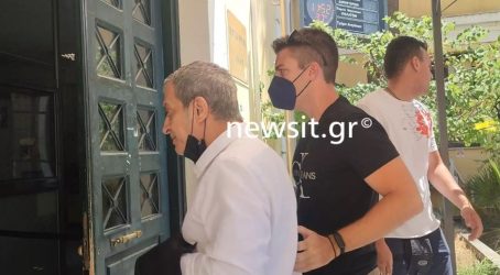 Θέμης Αδαμαντίδης: Οδηγήθηκε  στον εισαγγελέα – “Βρε καλώς τα παιδάκια” ανέφερε στους δημοσιογράφους (ΒΙΝΤΕΟ)