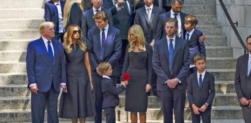 ΗΠΑ: Σύσσωμη η οικογένεια Τραμπ “αποχαιρέτησε” την Ιβάνα (ΦΩΤΟ)