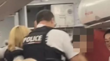 Θρίλερ σε πτήση από Λάρνακα για Μάντσεστερ: Γυναίκα γδύθηκε και προσπάθησε να μπει στο πιλοτήριο