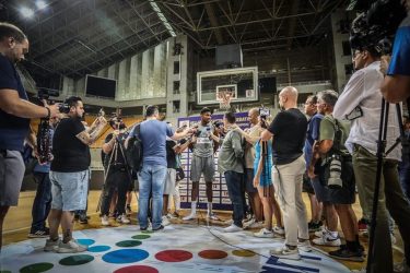 Γιάννης Αντετοκούνμπο: «Δεν γίνεται να προσαρμοστούν έντεκα άτομα σε μένα»