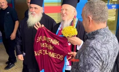 Τραπεζούντα: Εκαναν δώρο φανέλα της Τράμπζονσπορ στον Οικουμενικό Πατριάρχη