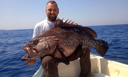 Ψάρι 42 κιλών έπιασαν δύο ψαράδες στα Χανιά