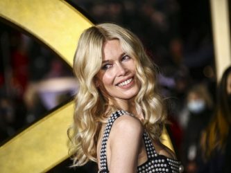 Για διακοπές στην Ελλάδα η Κλόντια Σίφερ (ΦΩΤΟ)