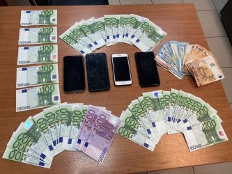 Πιερία: Χειροπέδες σε τέσσερα άτομα για κυκλοφορία πλαστών χαρτονομισμάτων αξίας 5.800 ευρώ