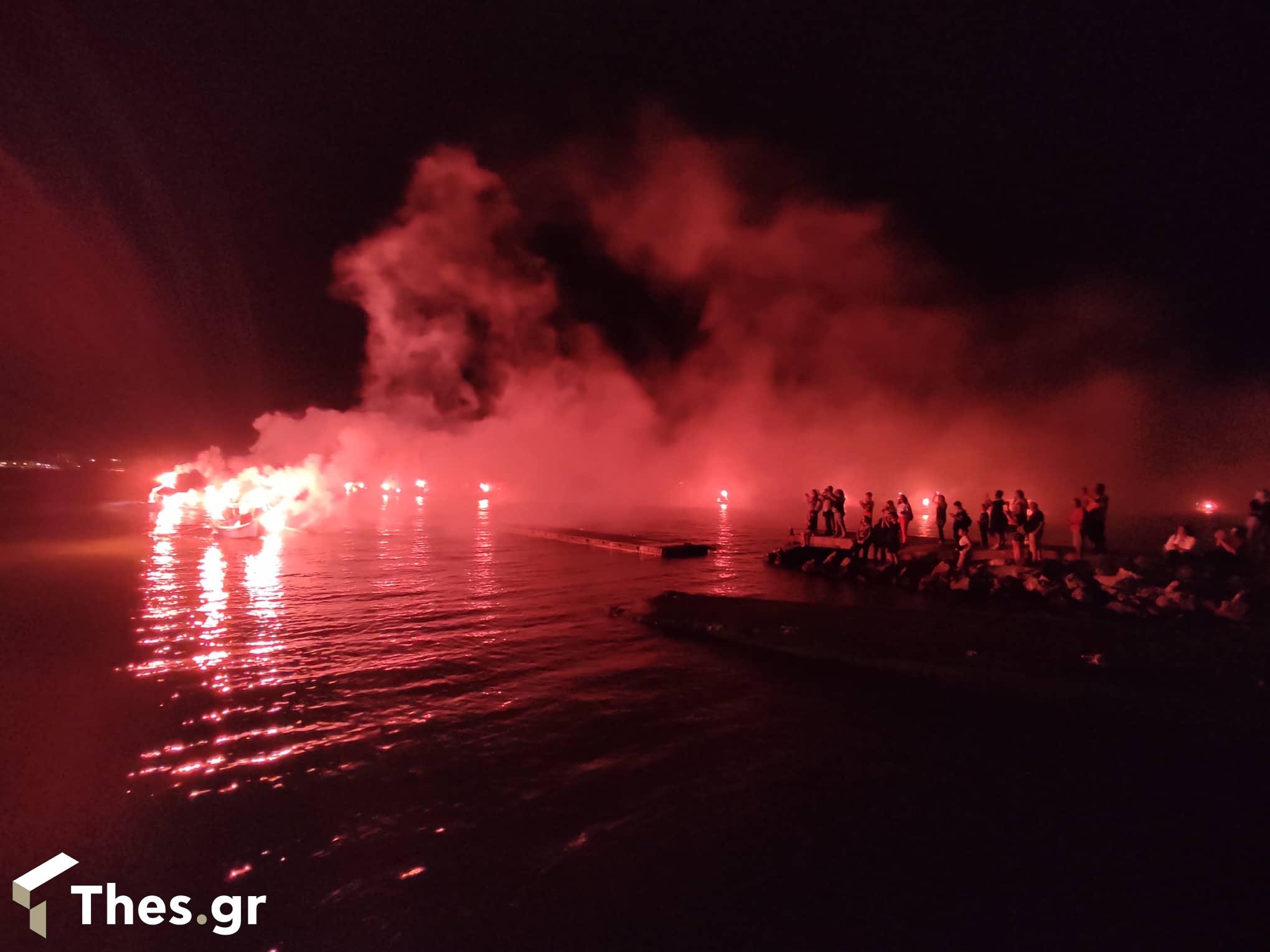 Καραβάκια με αναμένους πυρσούς Καλαμαριά αναπαράσταση