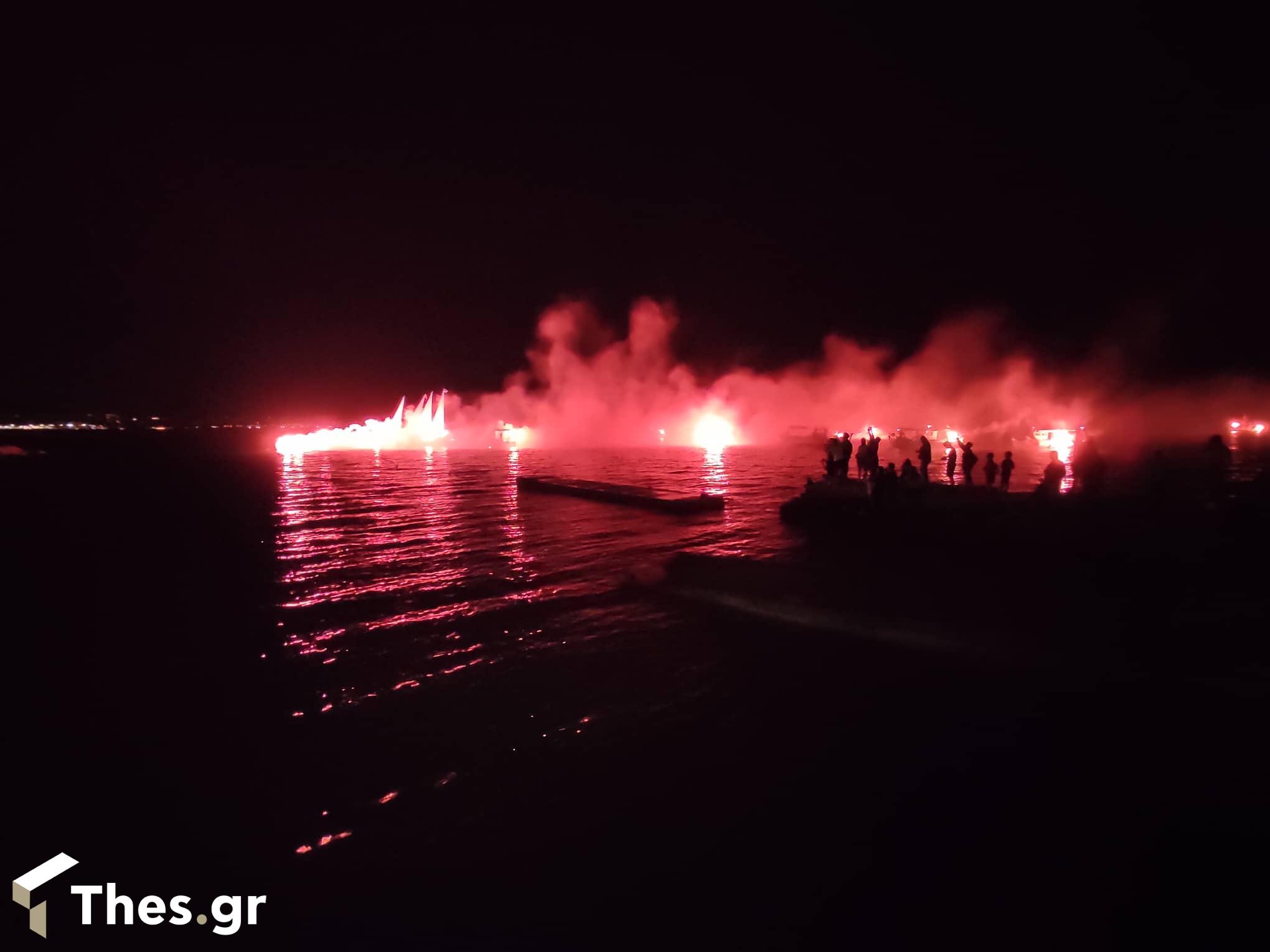 Καραβάκια με αναμένους πυρσούς Καλαμαριά αναπαράσταση