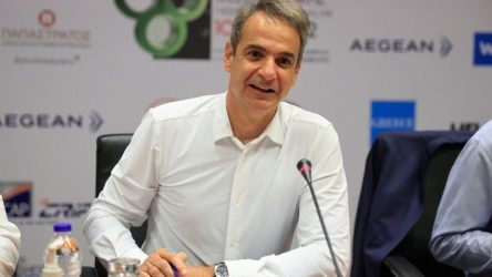 Μητσοτάκης: “Θα σταθούμε στο πλευρό της κοινωνίας τους επόμενους δύσκολους μήνες”