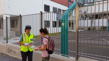 Θεσσαλονίκη: Τροχονόμοι διένειμαν ενημερωτικά φυλλάδια στα σχολεία (ΦΩΤΟ)