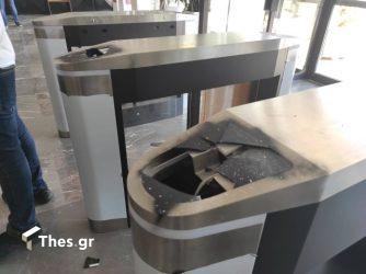 Θεσσαλονίκη: Εσπασαν τα τουρνικέ και έγραψαν συνθήματα στους τοίχους του ΑΠΘ (ΦΩΤΟ)