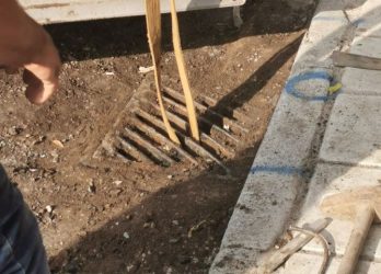 Θεσσαλονίκη: Μπάζωσαν φρεάτιο σε κεντρικό δρόμο (ΦΩΤΟ)