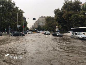 Θεσσαλονίκη: Ποτάμι η Εγνατία στον Βαρδάρη – Μπλόκαρε η κυκλοφορία (ΒΙΝΤΕΟ & ΦΩΤΟ)