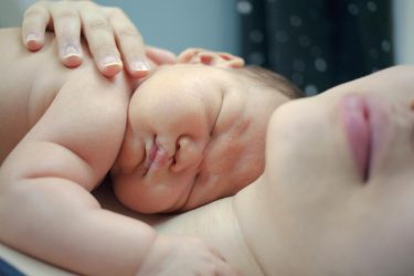 Αυξάνεται από έξι σε εννέα μήνες η άδεια μητρότητας