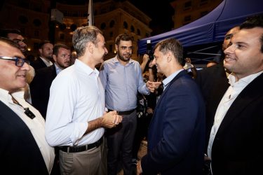 Θεσσαλονίκη: Στο περίπτερο της ΝΔ στην Αριστοτέλους ο Κυριάκος Μητσοτάκης (ΦΩΤΟ)