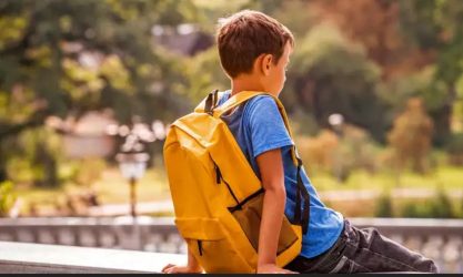 Μαθητές: Πως μπορεί η σχολική τσάντα να προκαλέσει σκολίωση