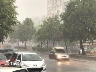 Ξαφνικό μπουρίνι στη Θεσσαλονίκη – Από “καύσωνα” το μεσημέρι σε βροχόπτωση το απόγευμα