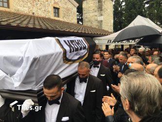 Συγκινητικός αποχαιρετισμός: Με τη σημαία του ΠΑΟΚ το τελευταίο «αντίο» στον Σταύρο Σαράφη (ΦΩΤΟ)