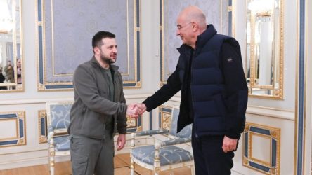 Δένδιας σε Ζελένσκι: “Η Ελλάδα στέκεται στο πλευρό της Ουκρανίας” (ΦΩΤΟ)
