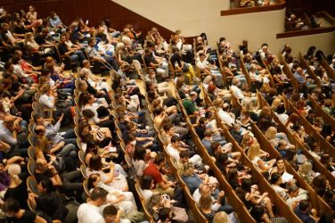 Θεσσαλονίκη: Με sold out παράσταση ξεκίνησαν τα 57α Δημήτρια – Συγκίνησε ο Edouard Louis (ΦΩΤΟ)