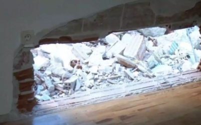 Θεσσαλονίκη: Ξύπνησε και είδε τρύπα σε τοίχο του σπιτιού του στην Τούμπα – Πως συνέβησαν όλα