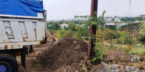 Θεσσαλονίκη: Ανδρας πετούσε παράνομα μπάζα σε οικόπεδο (ΦΩΤΟ)