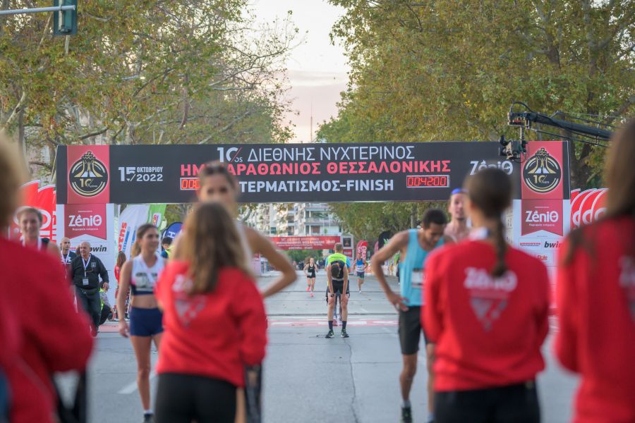 ΖΕΝΙΘ Νυχτερινός Ημιμαραθώνιος Θεσσαλονίκης