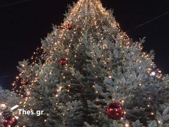 Ταξιάρχης Χαλκιδικής: Φωταγωγήθηκε το πρώτο χριστουγεννιάτικο δέντρο στη χώρα (ΒΙΝΤΕΟ)