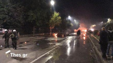 Πολυτεχνείο – Θεσσαλονίκη: Επεισόδια με μολότοφ και χημικά στο ΑΠΘ (ΒΙΝΤΕΟ & ΦΩΤΟ)